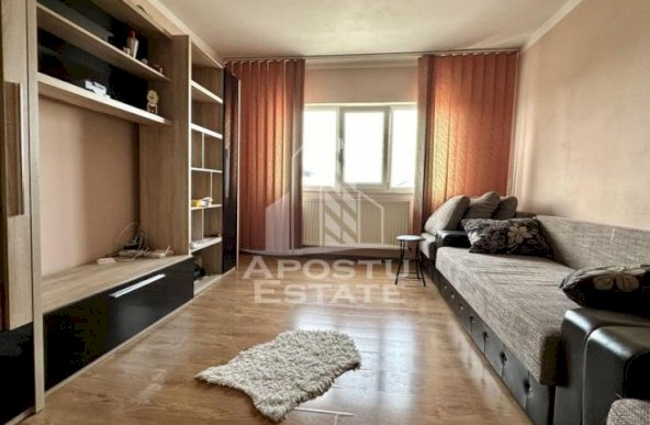 Apartament cu 3 camere, centrala proprie, zona Soarelui