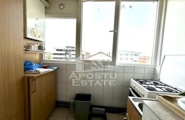 Apartament cu 3 camere, centrala proprie, zona Soarelui