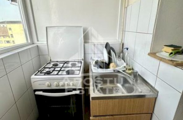 Apartament cu 3 camere, centrala proprie, zona Soarelui