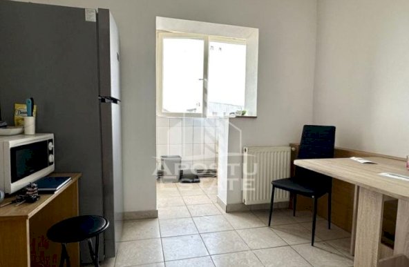 Apartament cu 3 camere, centrala proprie, zona Soarelui