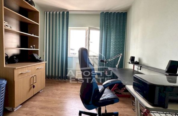 Apartament cu 3 camere, centrala proprie, zona Soarelui