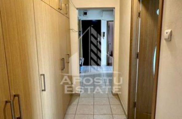 Apartament cu 3 camere, centrala proprie, zona Soarelui