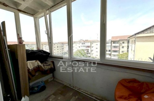 Apartament cu 3 camere, centrala proprie, zona Soarelui