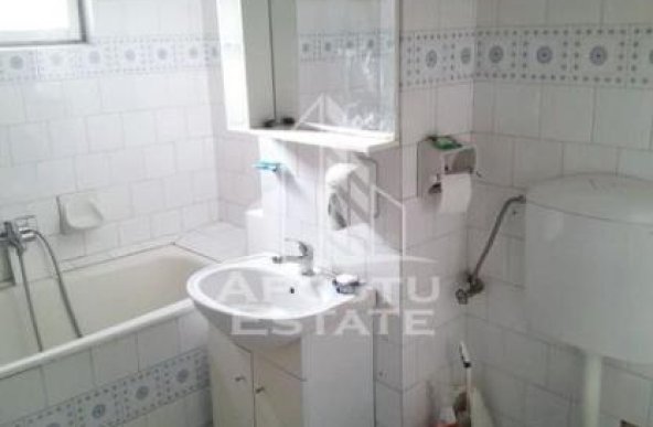 Apartament 3 camere ,etaj2, centrala proprie, zona Aradului