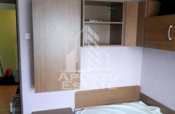 Apartament 3 camere ,etaj2, centrala proprie, zona Aradului