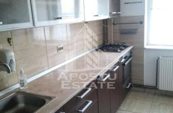 Apartament 3 camere ,etaj2, centrala proprie, zona Aradului