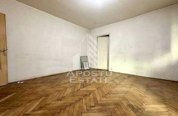 Apartament 3 camere, etaj 2, zona Sagului