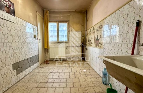 Apartament 3 camere, etaj 2, zona Sagului