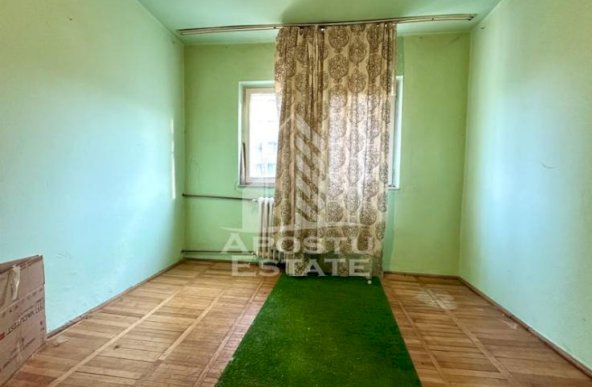 Apartament 3 camere, etaj 2, zona Sagului