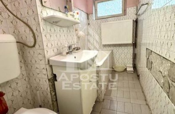 Apartament 3 camere, etaj 2, zona Sagului