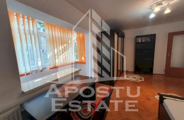 Apartament cu 4 camere 2 bai si 2 balcoane, Aradului