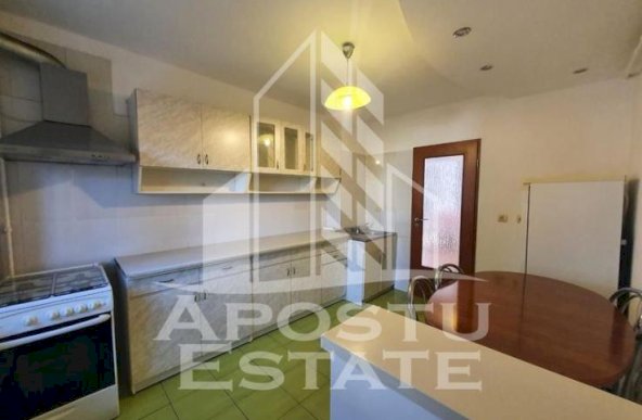 Apartament cu 4 camere 2 bai si 2 balcoane, Aradului