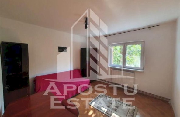 Apartament cu 4 camere 2 bai si 2 balcoane, Aradului