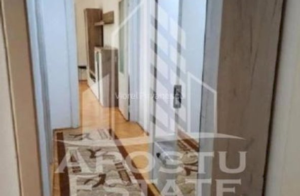 Apartament cu 3 camere, 2 bai, Centrala Proprie, Compelex Studentesc