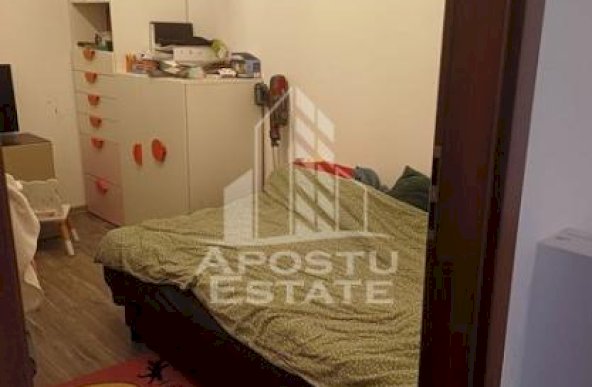 Vand apartament 3 camere,bloc nou, etajul 1, loc de parcare