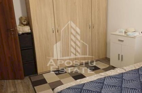 Vand apartament 3 camere,bloc nou, etajul 1, loc de parcare