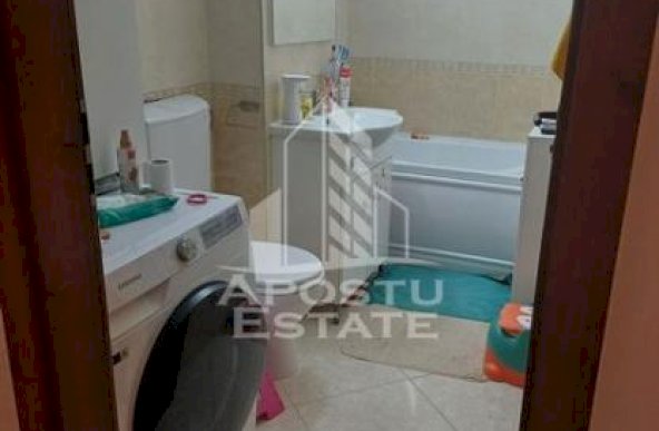 Vand apartament 3 camere,bloc nou, etajul 1, loc de parcare