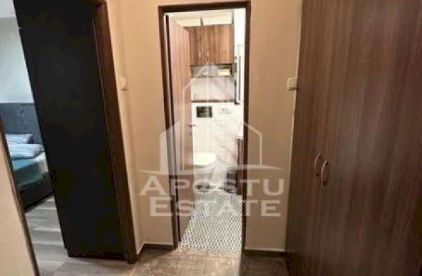 Vand apartament 3 camere,bloc nou, etajul 1, loc de parcare