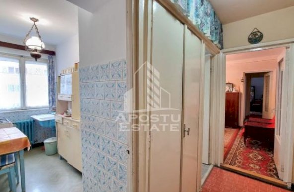 Apartament cu 3 camere, etaj intermediar, zona Dacia