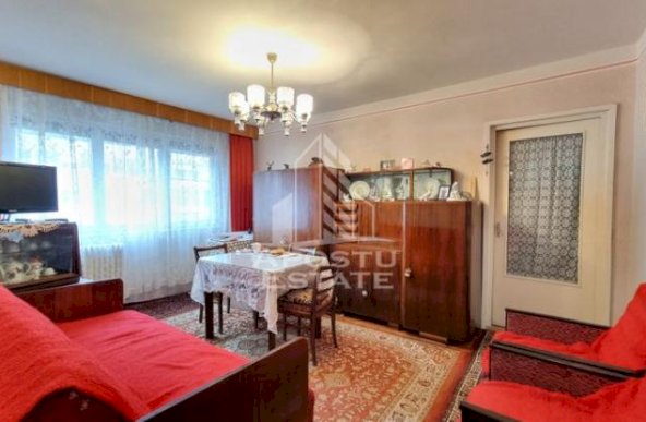 Apartament cu 3 camere, etaj intermediar, zona Dacia