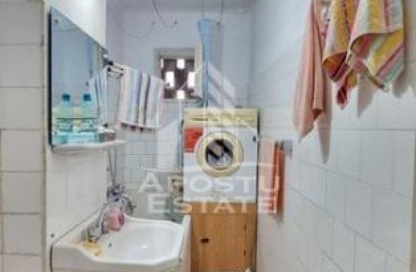 Apartament cu 3 camere, etaj intermediar, zona Dacia