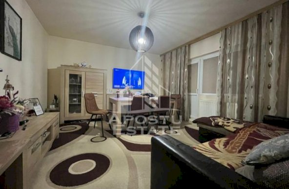 Apartament cu 3 camere, decomandat ,centrala proprie, zona Soarelui