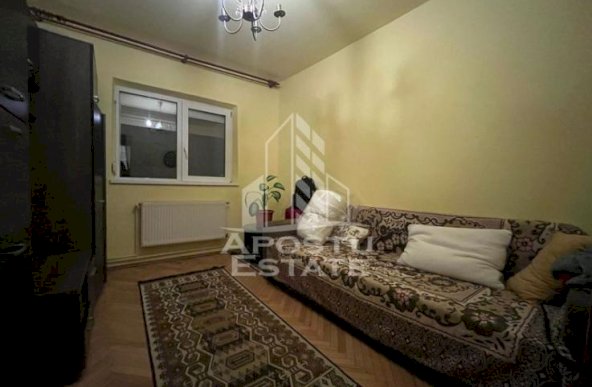 Apartament cu 3 camere, decomandat, 2 bai, zona Soarelui