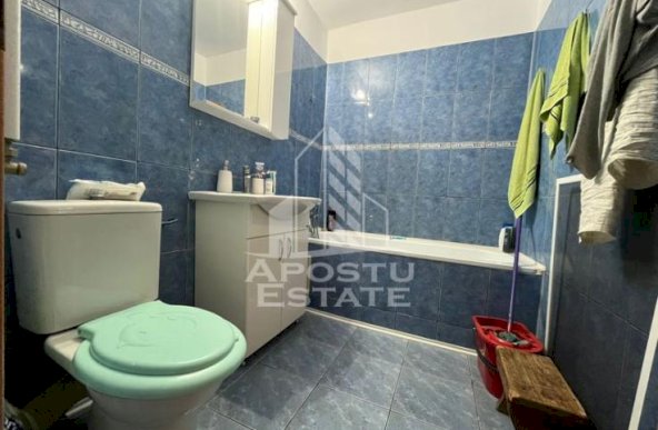 Apartament cu 3 camere, decomandat, 2 bai, zona Soarelui