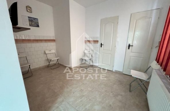 Spatiu birouri, 2 camere, 2 bai, 60 mp, zona Buziasului