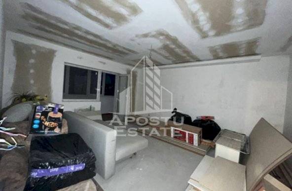 Apartament cu 4 camere,2 balcoane,2 bai, etajul 2, , zona Dambovita