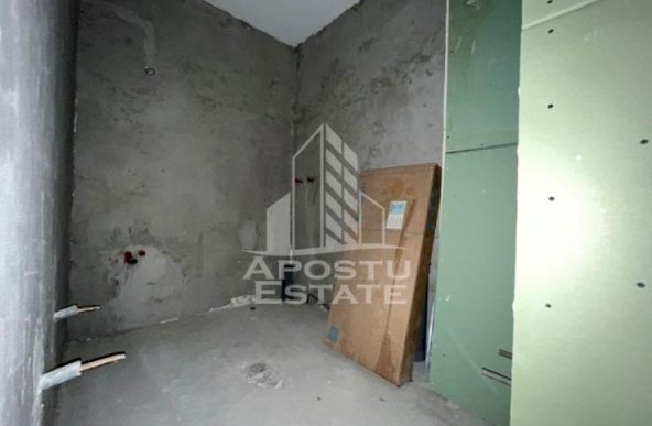 Apartament cu 4 camere,2 balcoane,2 bai, etajul 2, , zona Dambovita