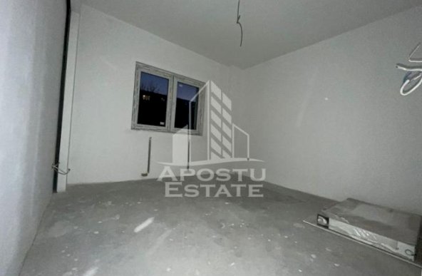 Apartament cu 4 camere,2 balcoane,2 bai, etajul 2, , zona Dambovita