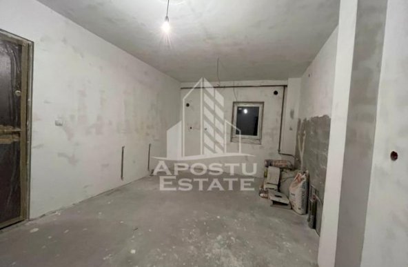 Apartament cu 4 camere,2 balcoane,2 bai, etajul 2, , zona Dambovita