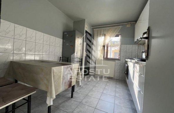 Apartament cu 2 camere,semidecomandat,zona Dambovita