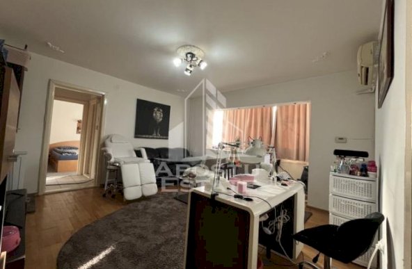 Apartament cu 2 camere,semidecomandat,zona Dambovita