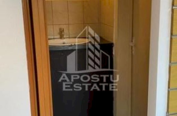 Spatiu comercial, la strada, zona Sinaia