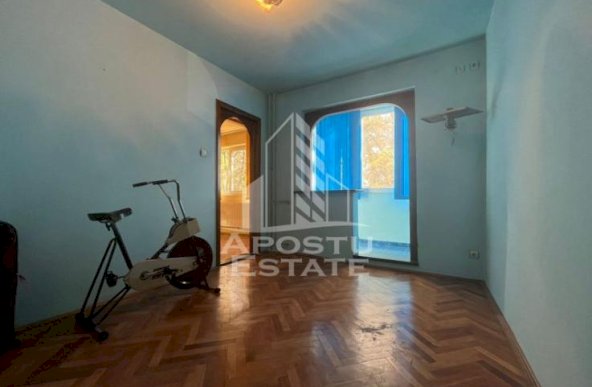 Apartament cu 2 camere, semidecomandat,  etaj intemediar, Sagului