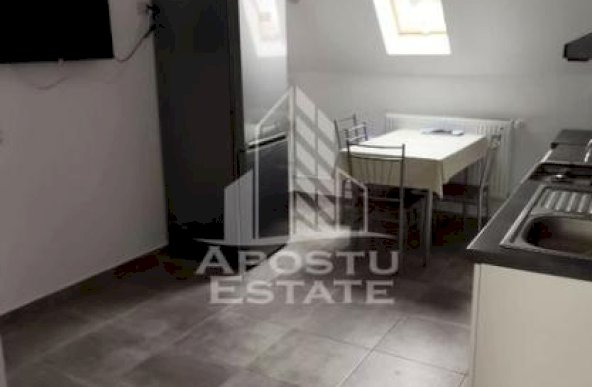 Apartament 3 camere, decomandat, mobilat, zona Dambovita