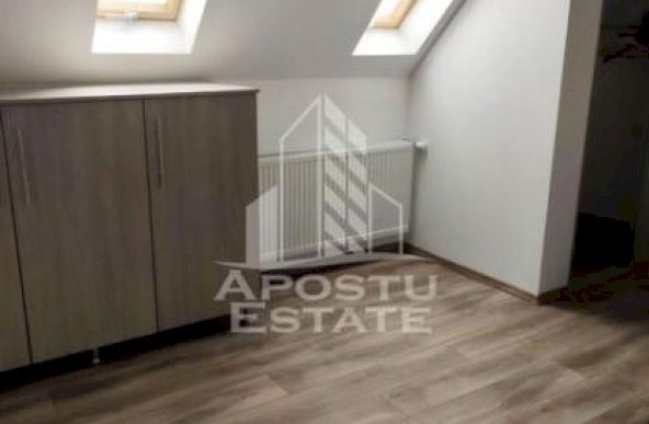 Apartament 3 camere, decomandat, mobilat, zona Dambovita