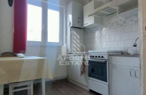 Apartament 2 camere, centrala propie, zona Complex