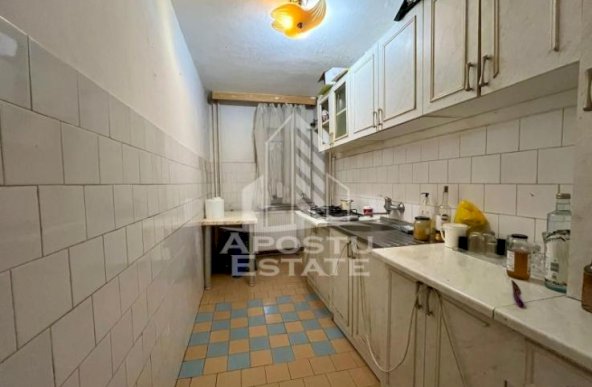 Apartament 1 camera,parter,centrala proprie,zona Timocului