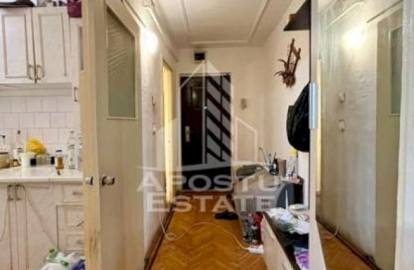 Apartament 1 camera,parter,centrala proprie,zona Timocului