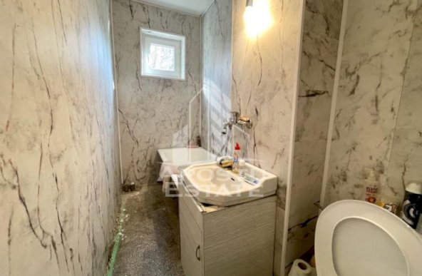 Apartament cu 3 camere in curs de renovare, zona Sagului