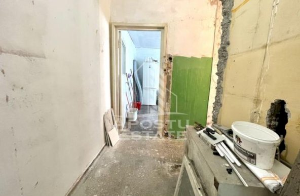 Apartament cu 3 camere in curs de renovare, zona Sagului