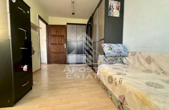 Apartament cu 2 camere, bloc izolat, zona Girocului