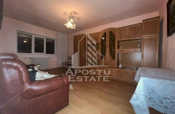 Apartament cu 2 camere, decomandat, zona Girocului