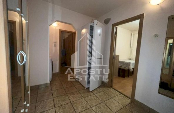 Apartament cu 2 camere, decomandat, zona Girocului