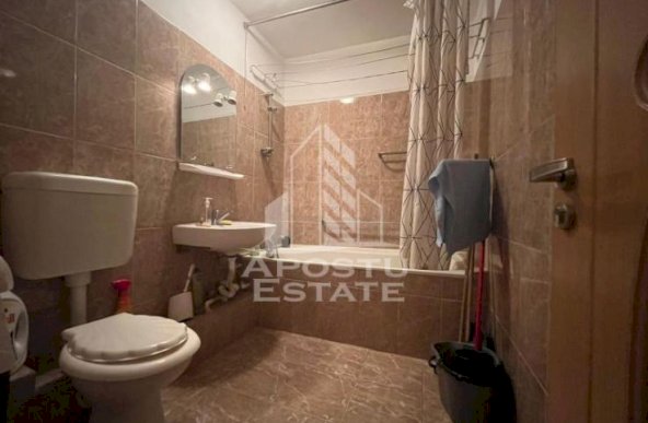 Apartament cu 2 camere, decomandat, zona Girocului