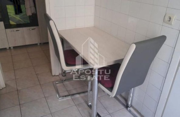 Apartament cu 2 camere, decomandat, langa Medicina, centrala proprie