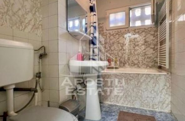 Apartament cu 2 camere, decomandat, langa Medicina, centrala proprie